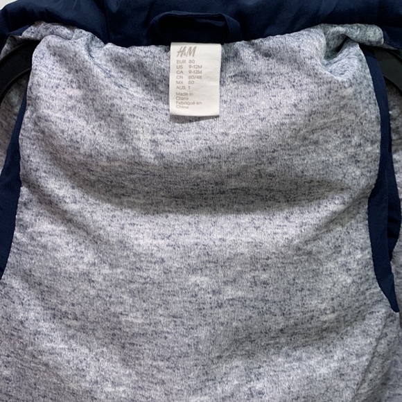 9-12M H&M Puffer Vest with Removable Hood - Picture 2 of 3